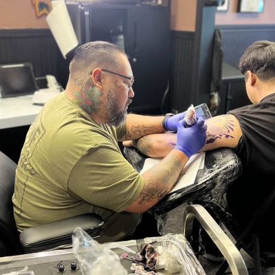 Chunkytattoos, tattoo artist at Con Amor Tattoo